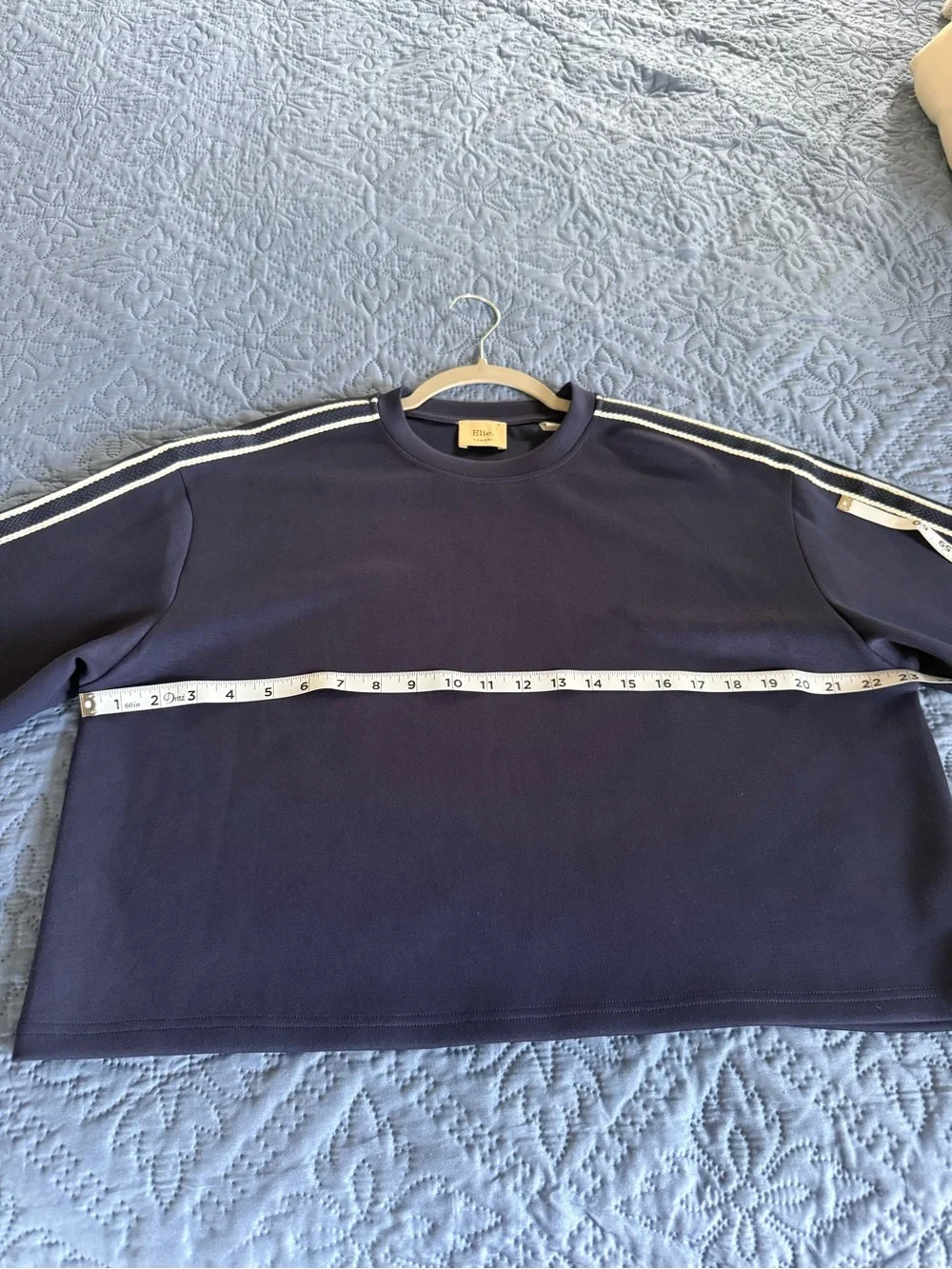 Elie Tahari Navy Athleisure Lounge Set Medium Sweatshirt & Shorts Matching Set